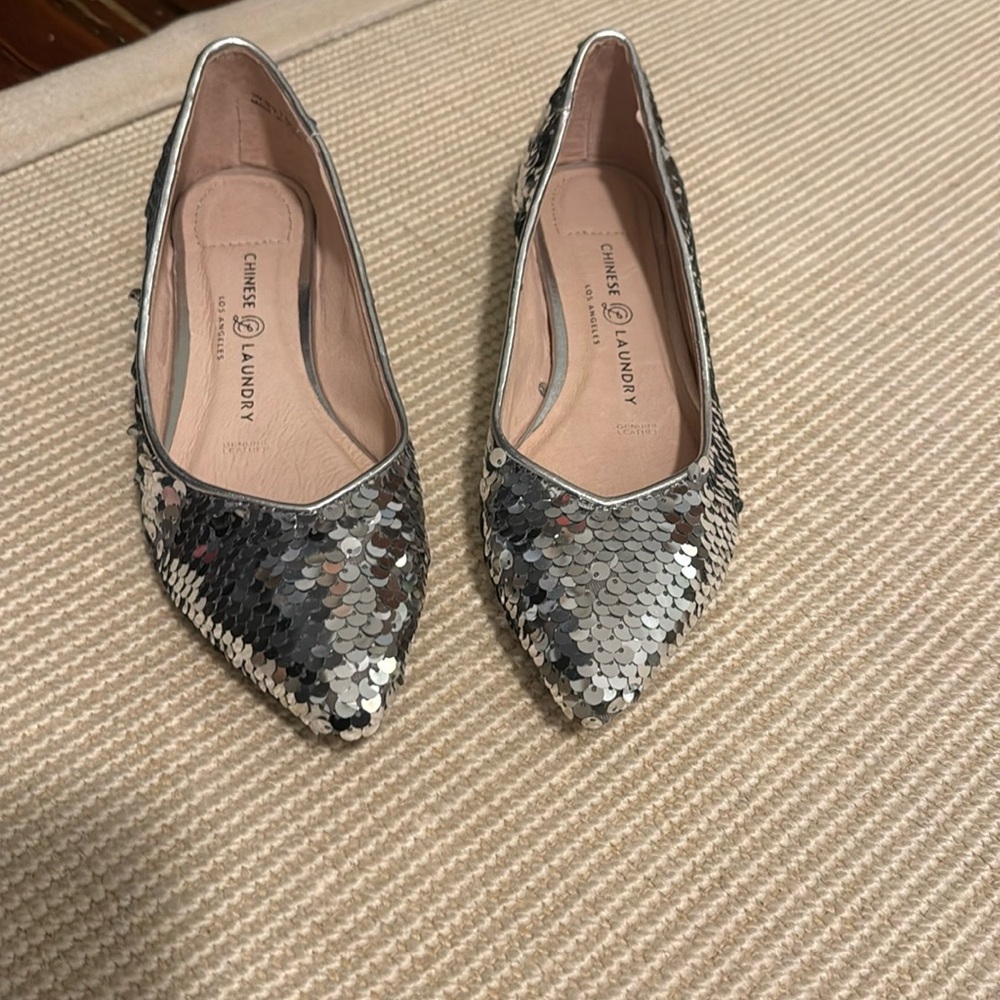 Chinese Laundry Women's Galvin Flats Silver Sequins Dressy Pointed Shoes